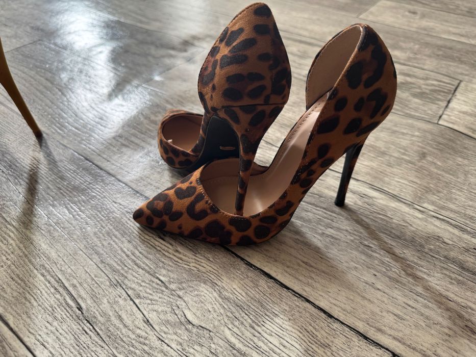 Дамски обувки с ток