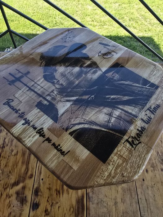 Masute de cafea pe comanda din fag si rasina epoxidica   55 x 50 cm