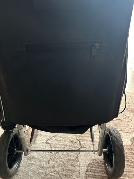 cărucior de cumpărături cu roți