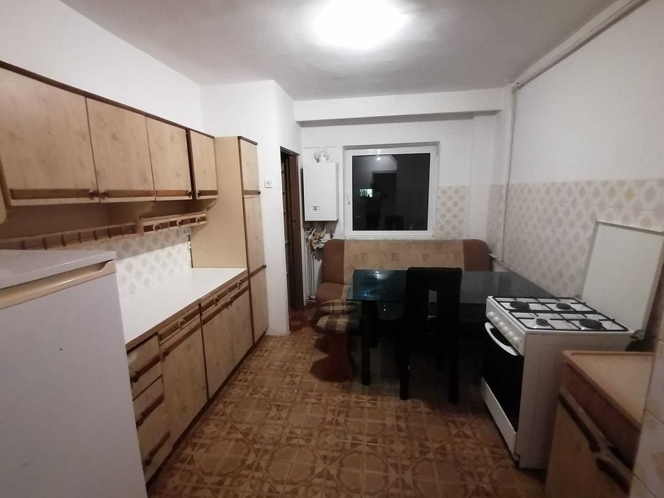 Proprietar,inchiriez ap.3 camere ultracentral(Tineretului)