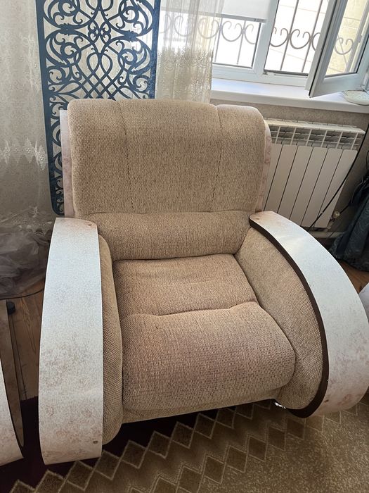 Диван и кресло для гостиной срочно