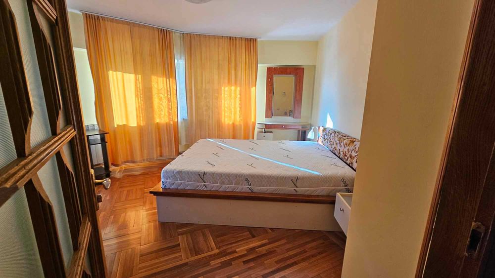 Apartament 3 camere , CENTRAL - ,INDEPENDENTEI  UMF