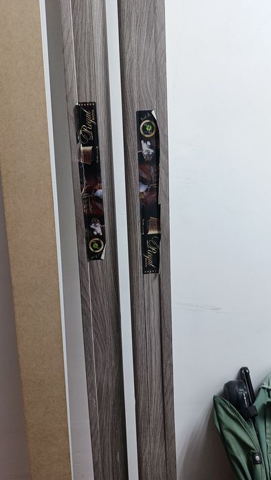 Продам плинтус новый 2 шт