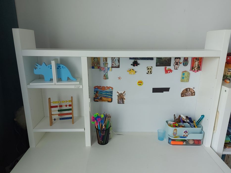 Birou Micke Ikea și scaun
