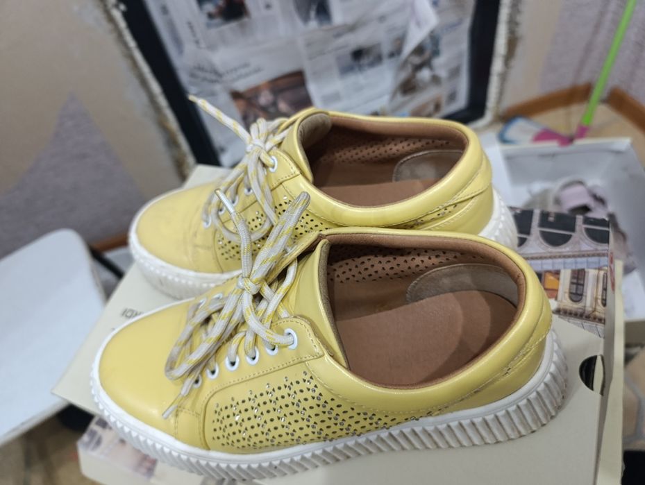 Срочно продам обувь для