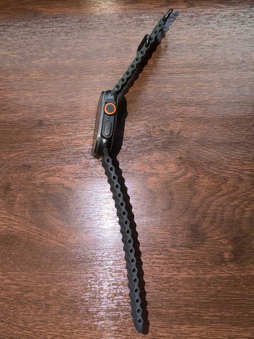 Apple Watch Ultra 2 в черном титановом корпусе