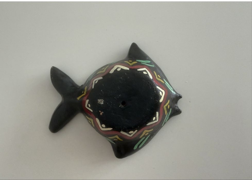 Scrumiera neagra Paraguay sub forma de peste. Model aztec