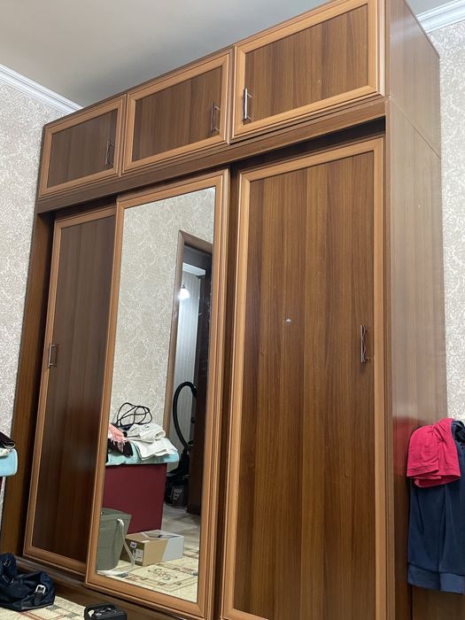 Продам большой шкаф