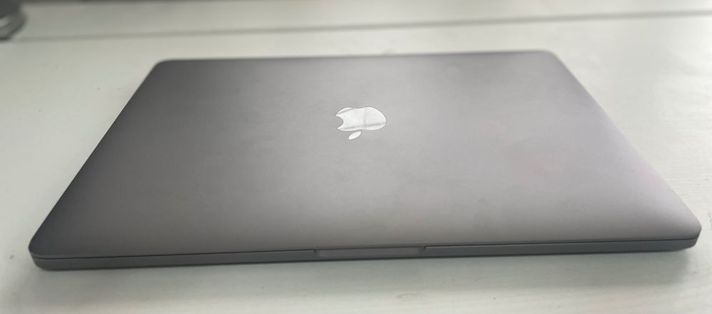 Продавам MacBook Pro