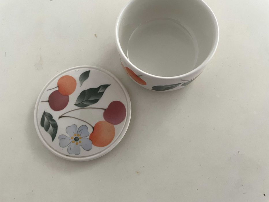 vas dulceata sau depozitare camera copilului din portlan Villeroy&Boch