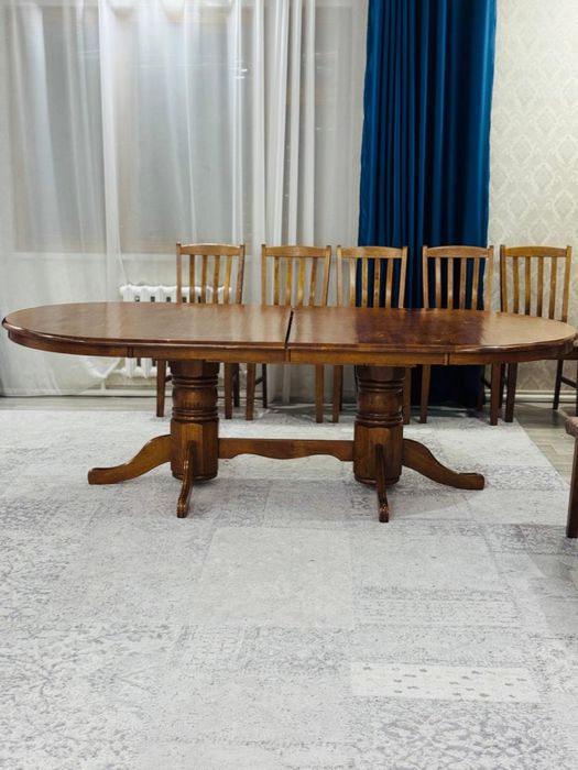 Продаётся большойстол в отличном состоянии.