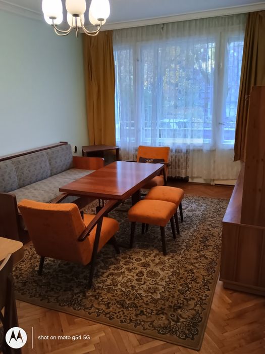 Под наем 3 стаен, София, кв. Изток, 100 кв.м. обзаведен, партер