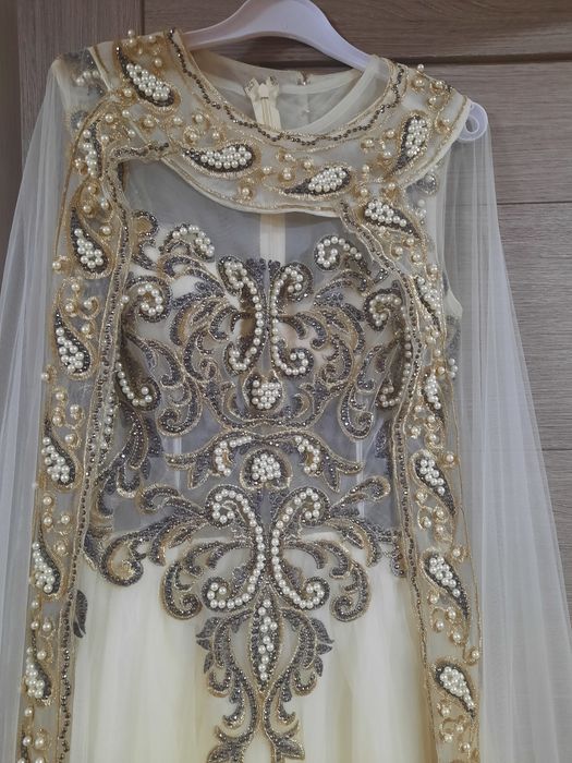 Продам платье га узату новая