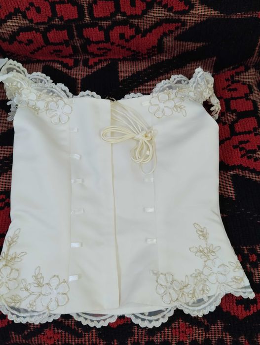 vand rochie mireasa