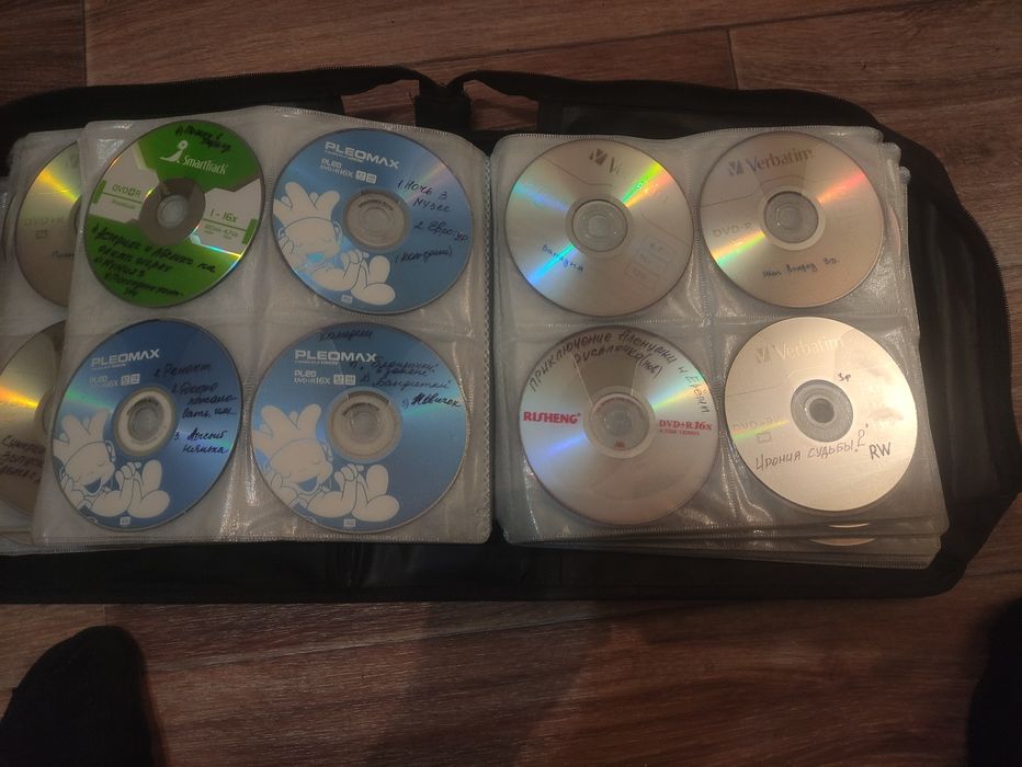 Продам сумку с дисками