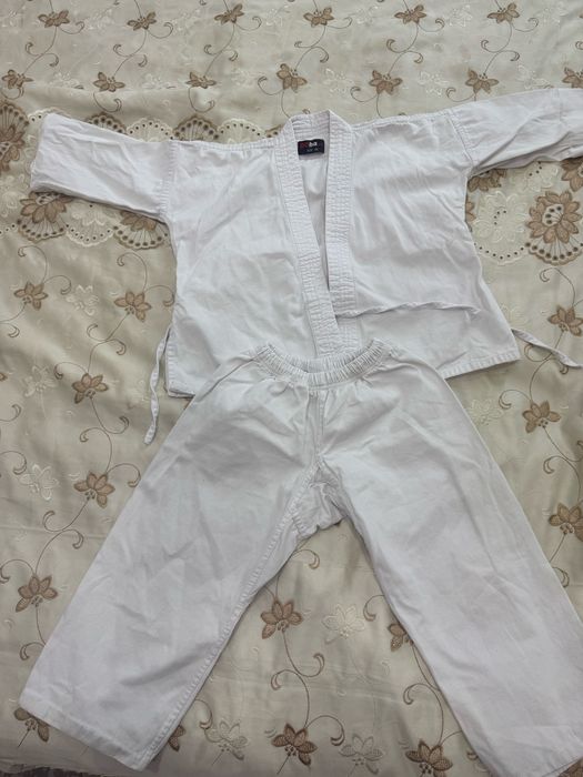Продам кимоно на ребенка 5 лет