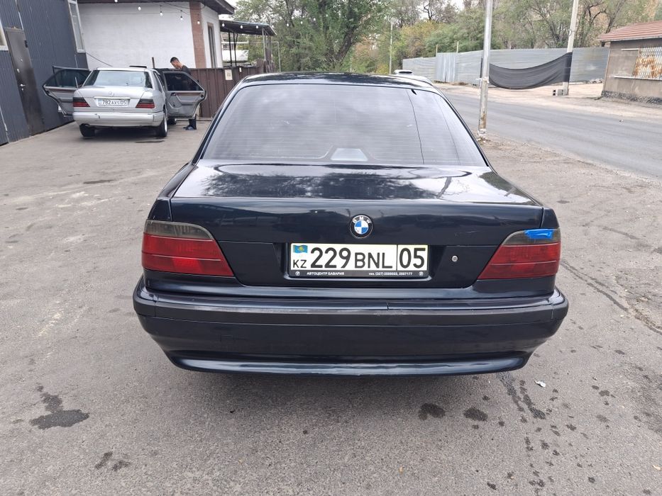 Продам машину 2.8 бмв