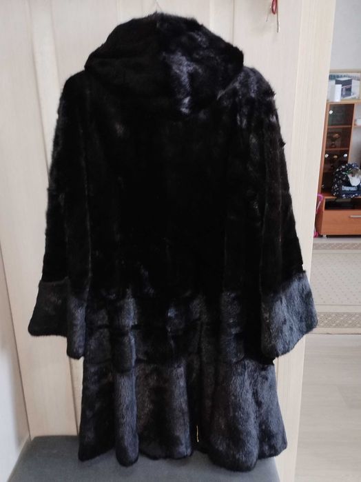 Продам шубу норковую
