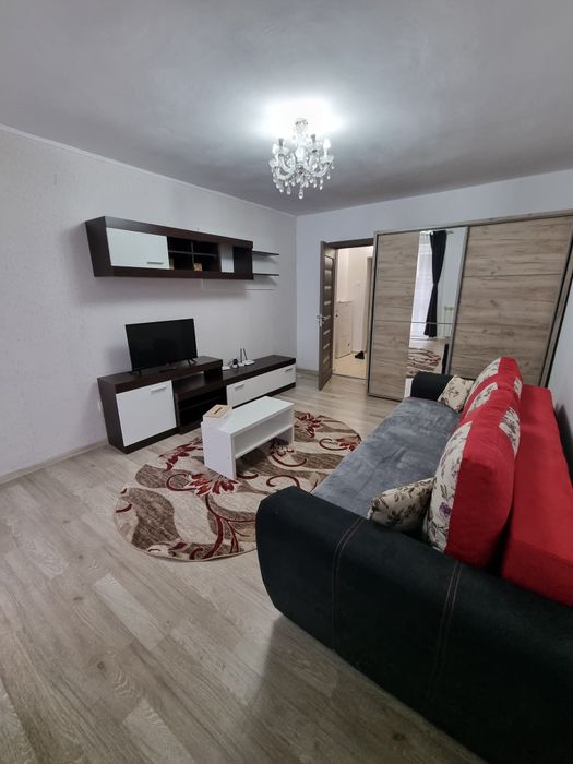 Închiriez apartament cu 2 camere
