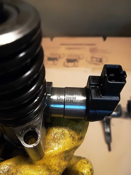 Injectoare siemens 2.0TDI BKP 140cp Passat,Touran, Octavia, Leon, Golf