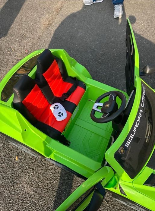 Mașinuța pt copii electrica Lamborghini Urus,folosita o singura data i