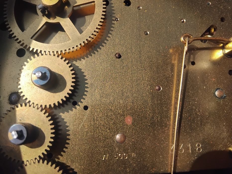 Продавам стар немски часовник