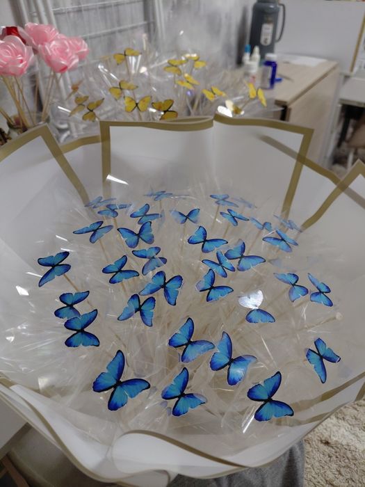 Сверкающийся букет бабочками,синий 40см