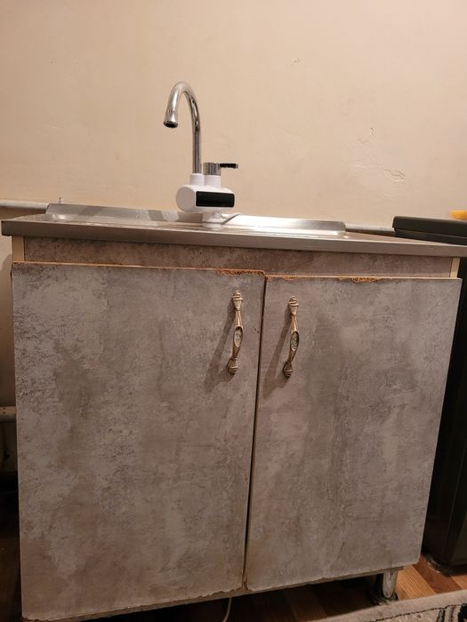 Уйдің заттары сатылады