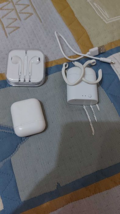 Оригинални Apple EarPods с кабел + кутия – нови/почти нови + 1 втора употреба(без кабел за зареждане)