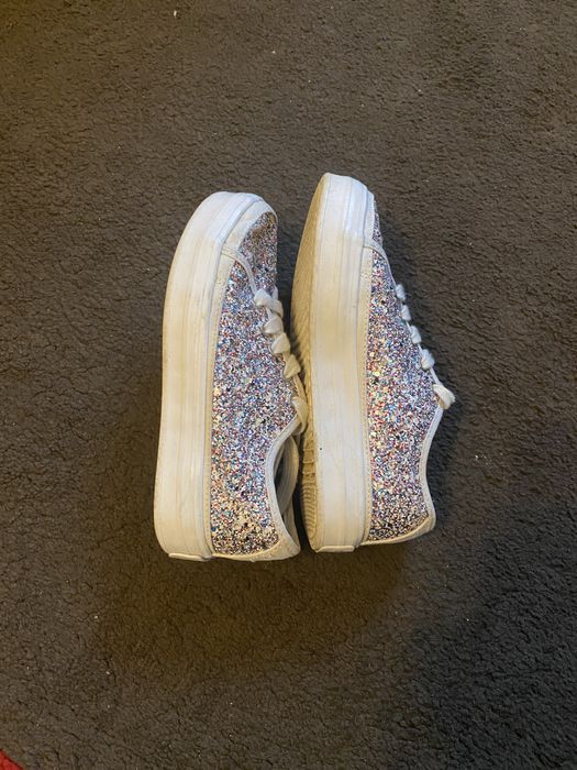 Tenesi marimea 33 in stare foarte buna