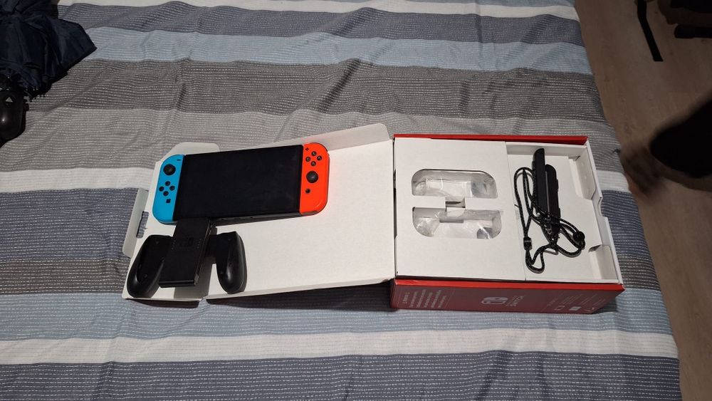 Nintendo Switch pachet complet second hand + Cutie OLED