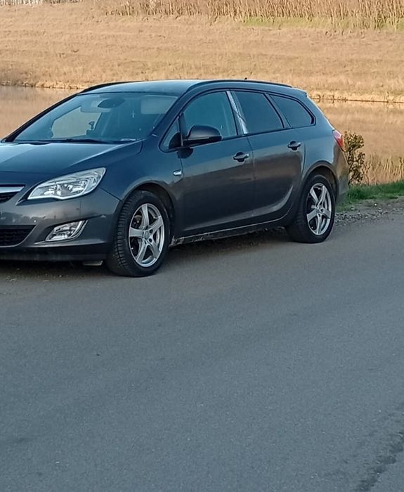 Vand opel astra j an 2011 motor 1.7 diesel 3000 euro