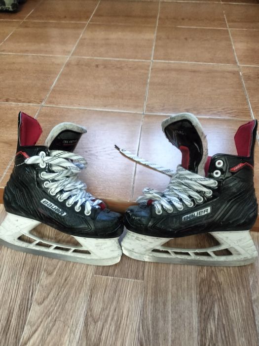 Продам коньки хоккейные