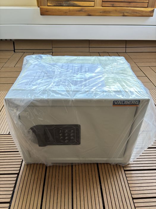 Сейф с електронно заключване