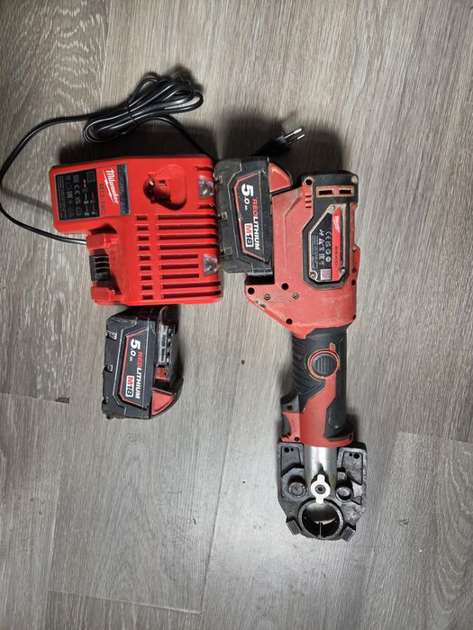 Milwaukee  M18HCCT Машина за кримпване на кабел