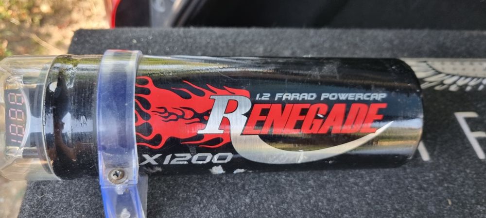 Vând subwoofer Hifonics 1000w+stație+condensator