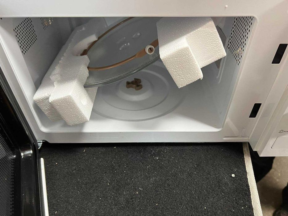 Микровълнова фурна Bomann MW 6014 CB с транспортен дефект