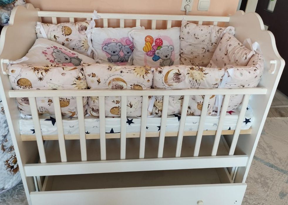 Диван и манеж сатылады, состояние жақсы