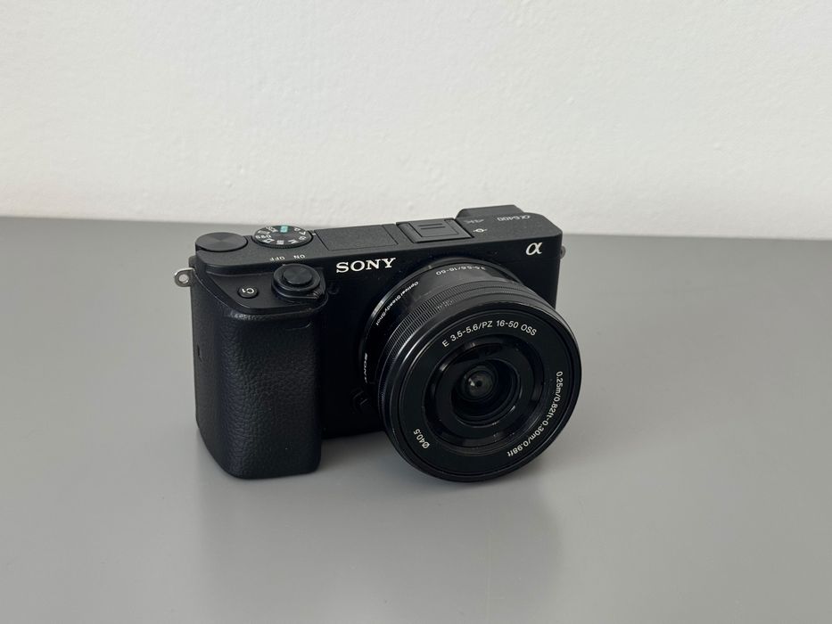 Vand Sony A6400 + obiectiv de kit 16-50mm f/3.5-5.6.