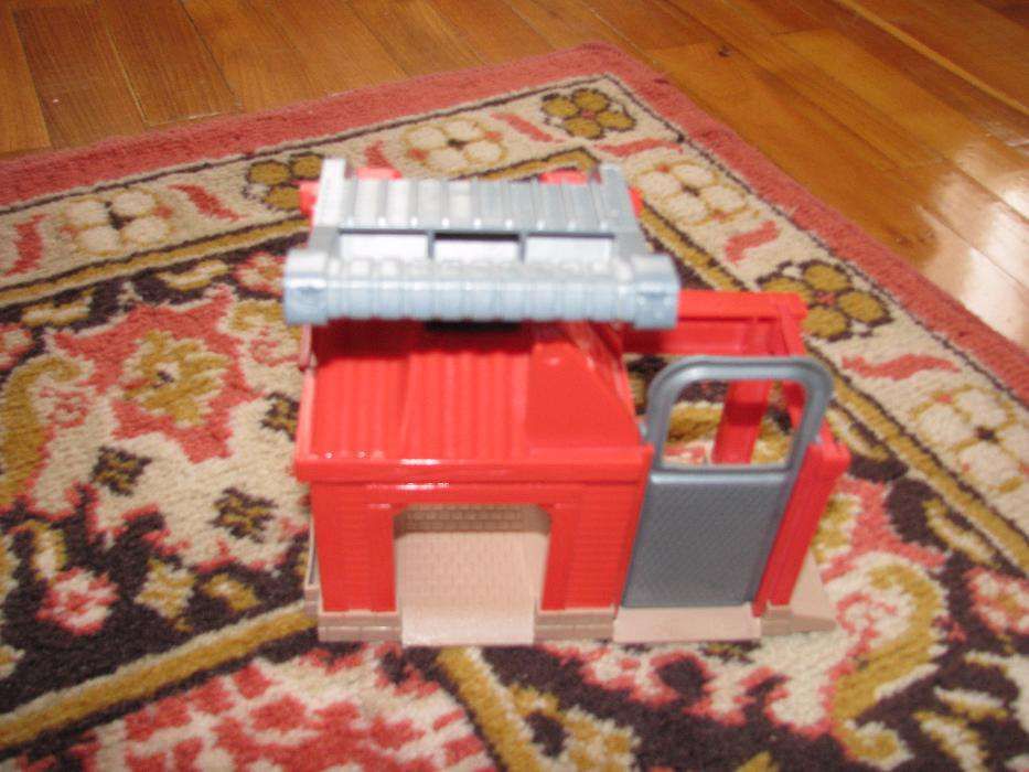 Vand ieftin casuta de jucarie pt. modelat plastelina, 25x13x25 cm