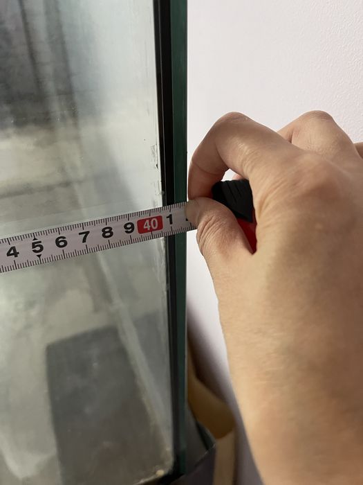 Аквариум вместе с мощной подставкой.