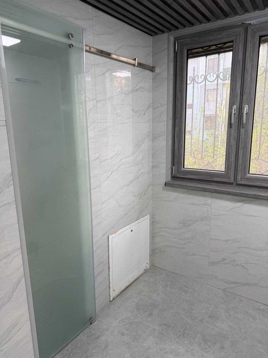 Микрорайон. Продается 4-х комнатная квартира, 2-й этаж, новый ремонт.