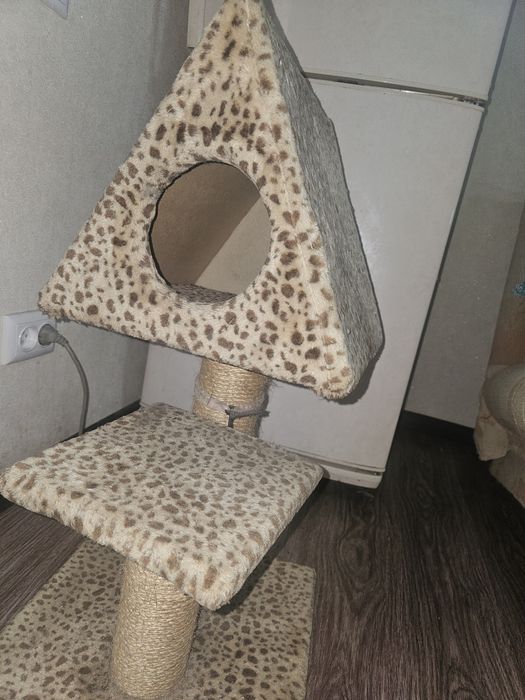 Продам царапку домик для кошек