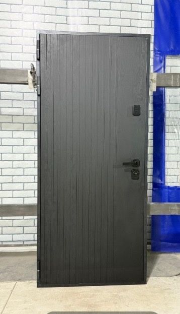 Продам входную дверь