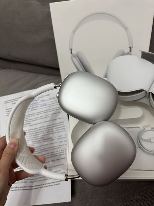 Продам AirPods Max Silver