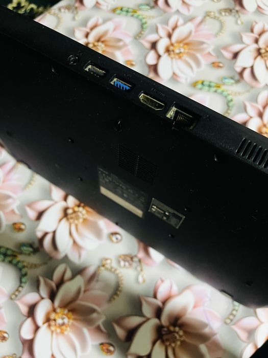 Notebook sotiladi holati zor ishlashi chotki