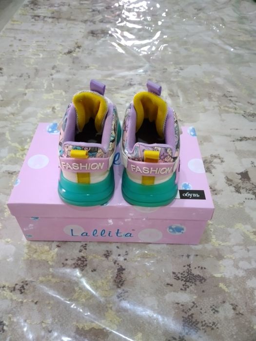 Детские кроссовки кожаные