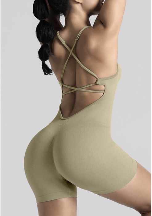 Комбинезон для фитнеса