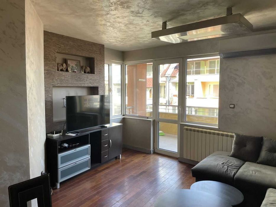 Отдавам под наем тристаен апартамент до Камела