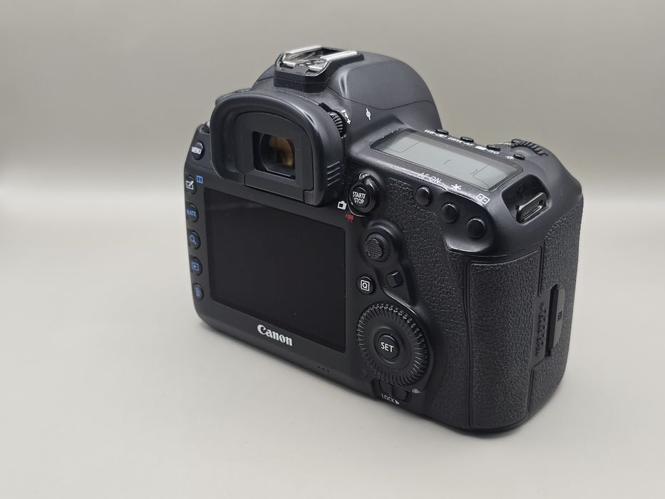 Legendarul DSLR canon 5D Mark IV